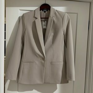 NWT Women’s Express Blazer Size XS Monochrome Beige/Tan Suit Jacket